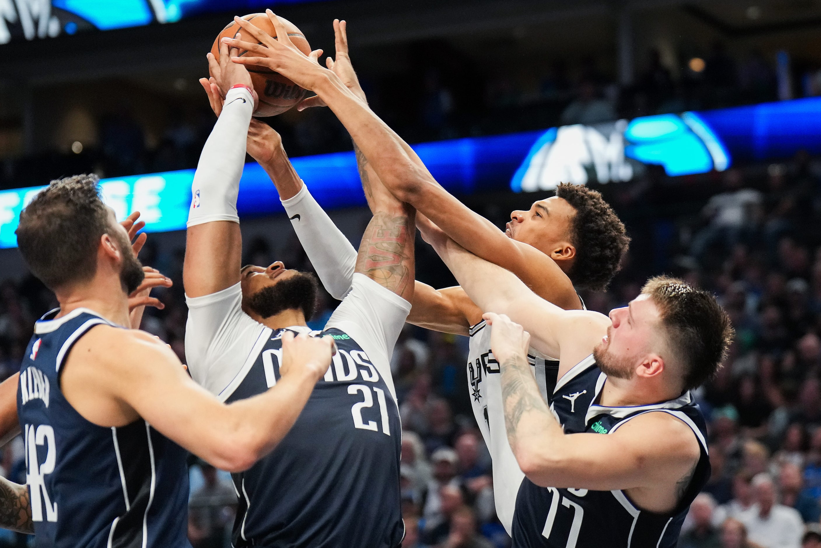 Dallas Mavericks center Daniel Gafford (21), guard Luka Doncic (77) and forward Maxi Kleber...