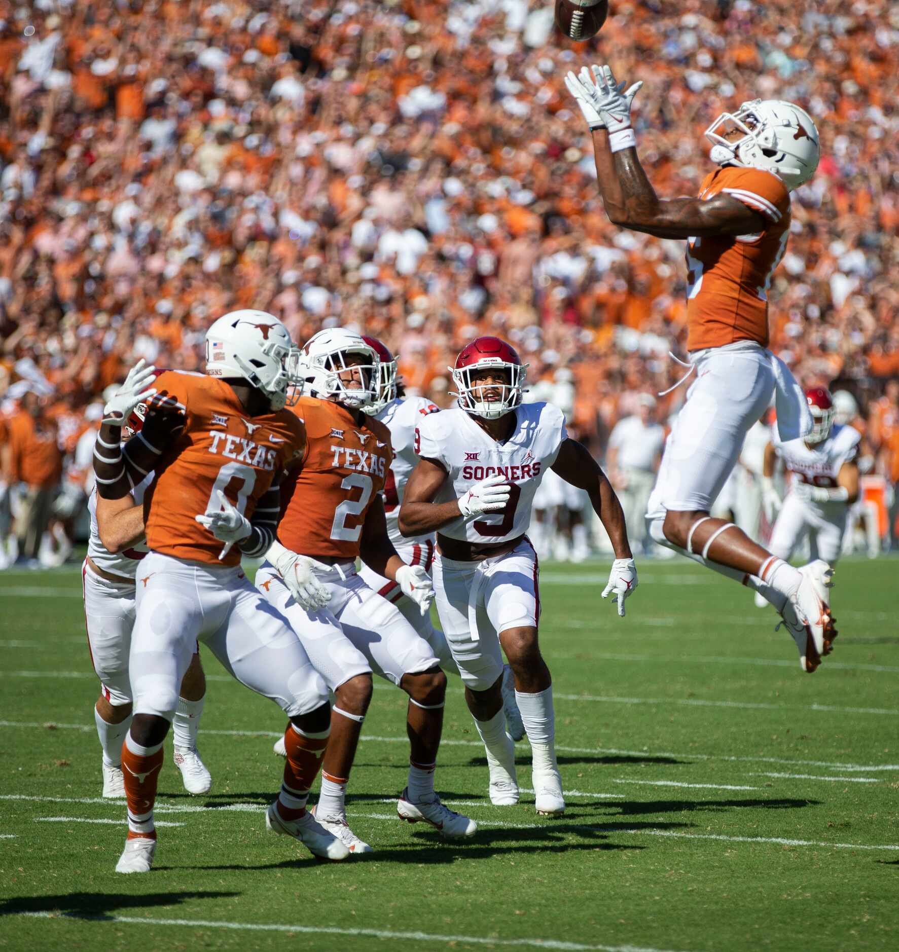 Texas wide receiver Marcus Washington (15) reaches for an Oklahoma blocked punt during the...