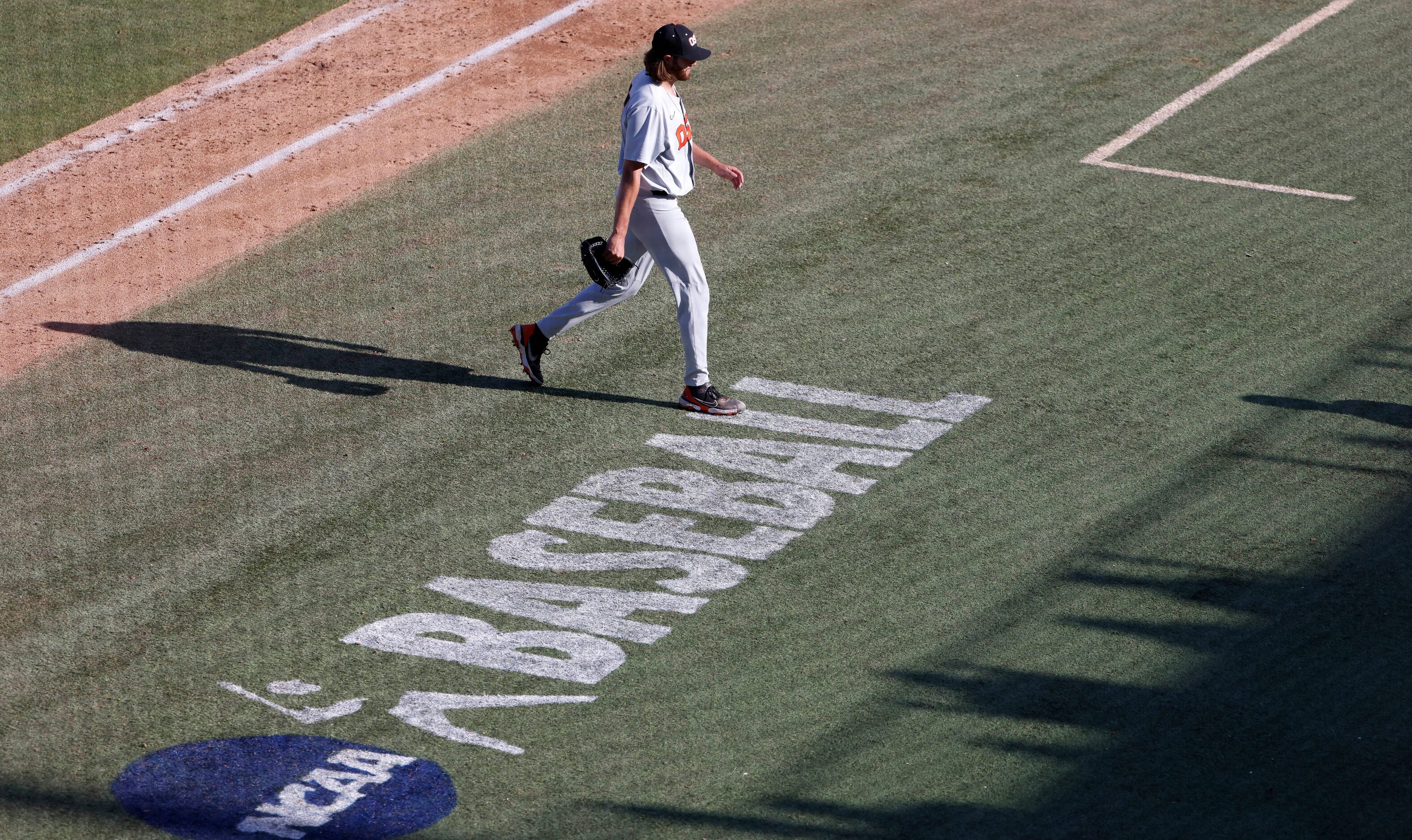 Oregon St. pitcher Joey Mundt (25) leaves the game after giving up a grand slam home run...