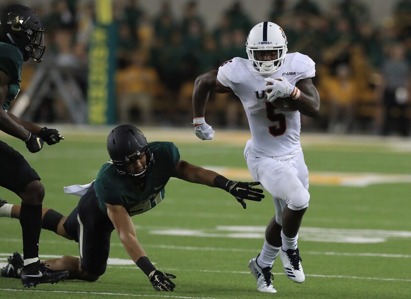 WACO, TX - SEPTEMBER 09:  Jalen Rhodes #5 of the UTSA Roadrunners runs the ball against at...