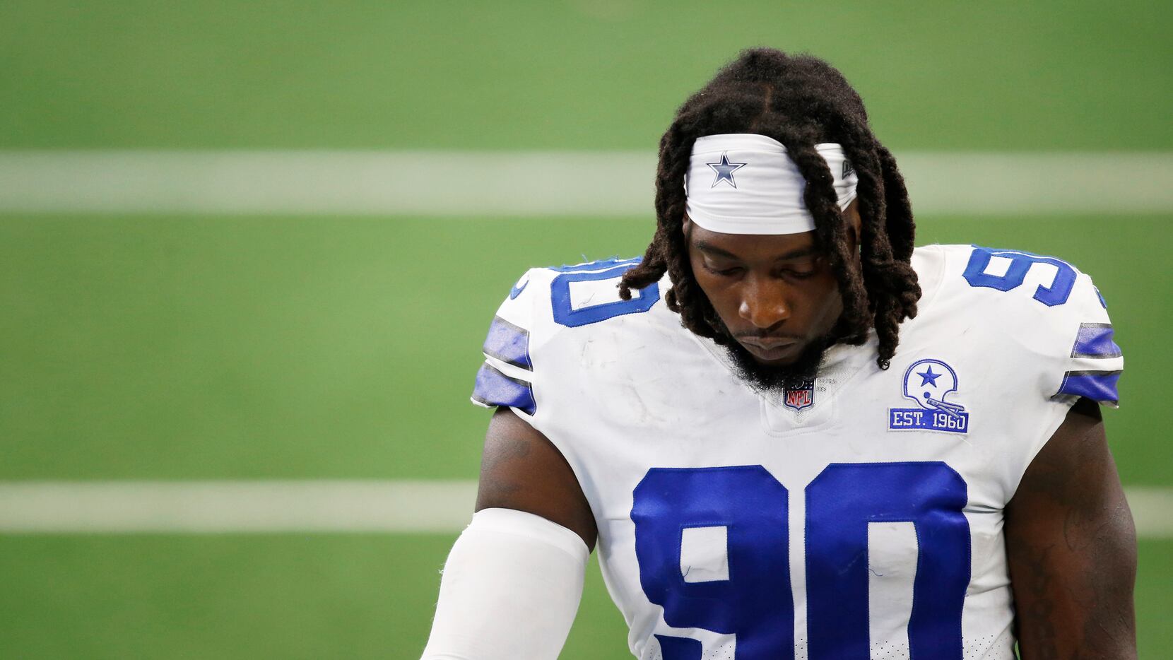 Cowboys dealt another blow after DeMarcus Lawrence fractures foot, will  miss several weeks