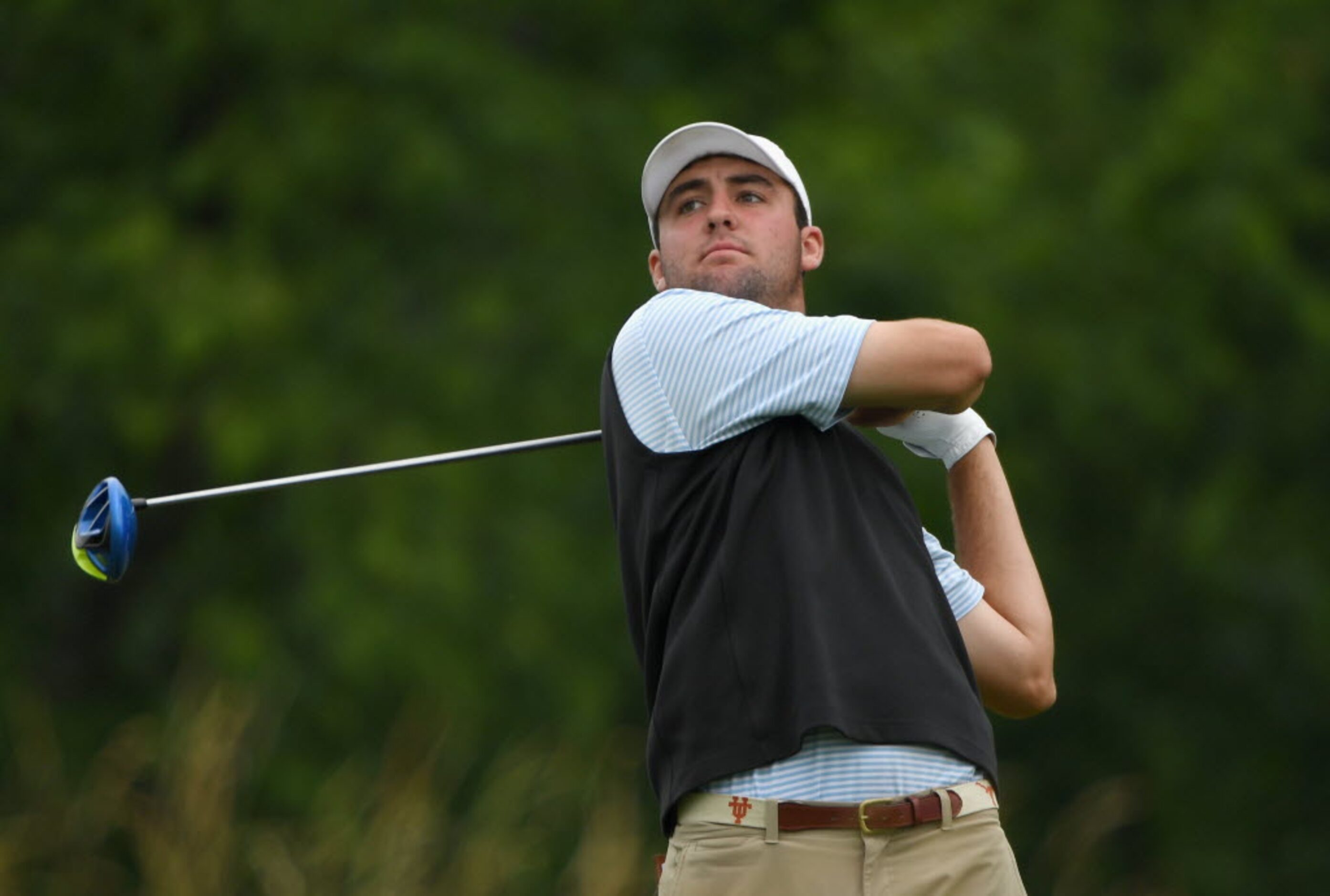 OAKMONT, PA - JUNE 16:  Amatuer Scottie Scheffler of the United States plays his shot from...