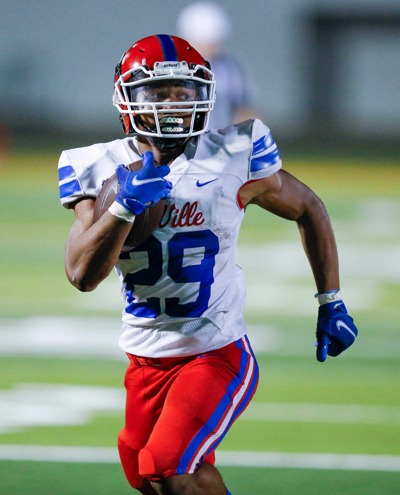 Duncanville sophomore running back Caden Durham runs the ball in for a touchdown during the...