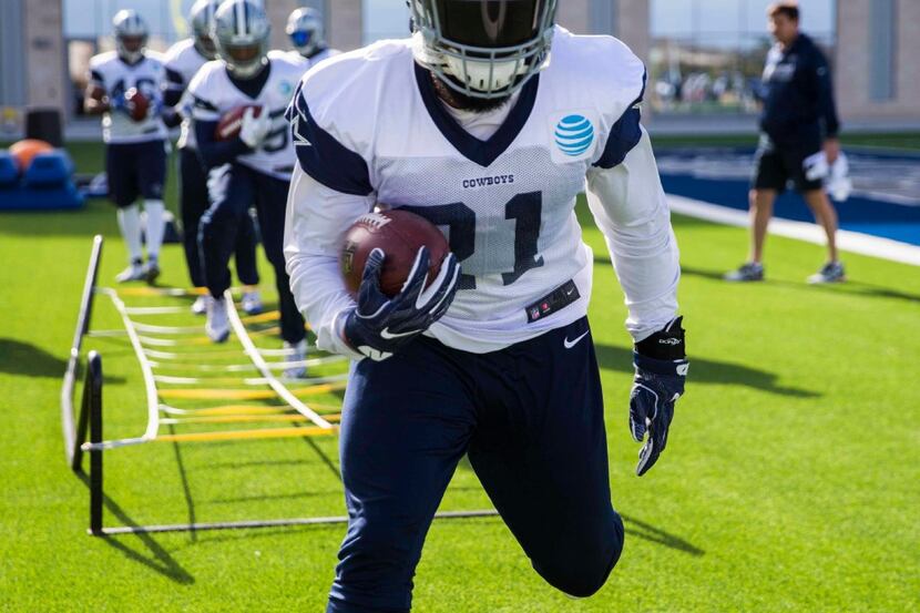 Dallas Cowboys running back Ezekiel Elliott (21) practices with other running backs on...
