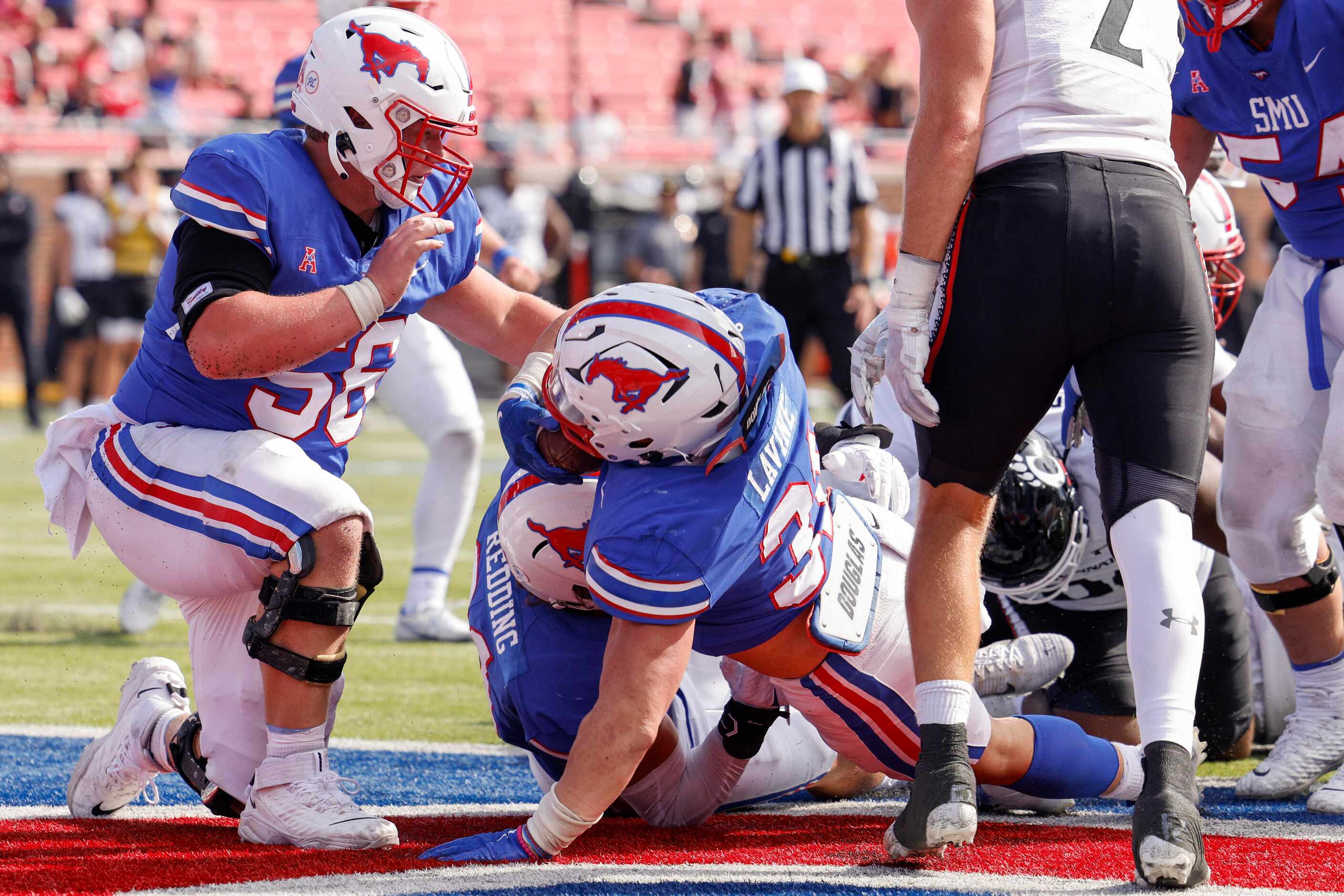 SMU running back Tyler Lavine (31) runs into the end zone for a touchdown during the second...