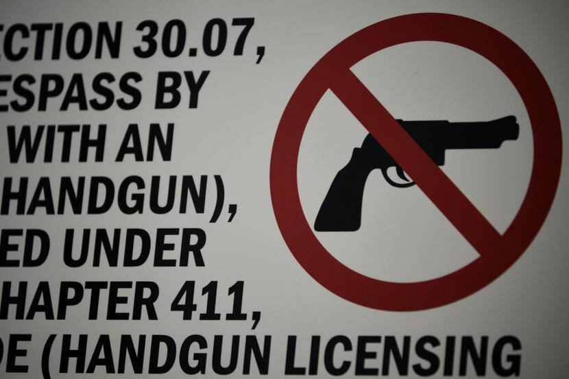  A sign that prohibits the open carry of handguns at Threesixty Theater in Dallas. (Rachel...