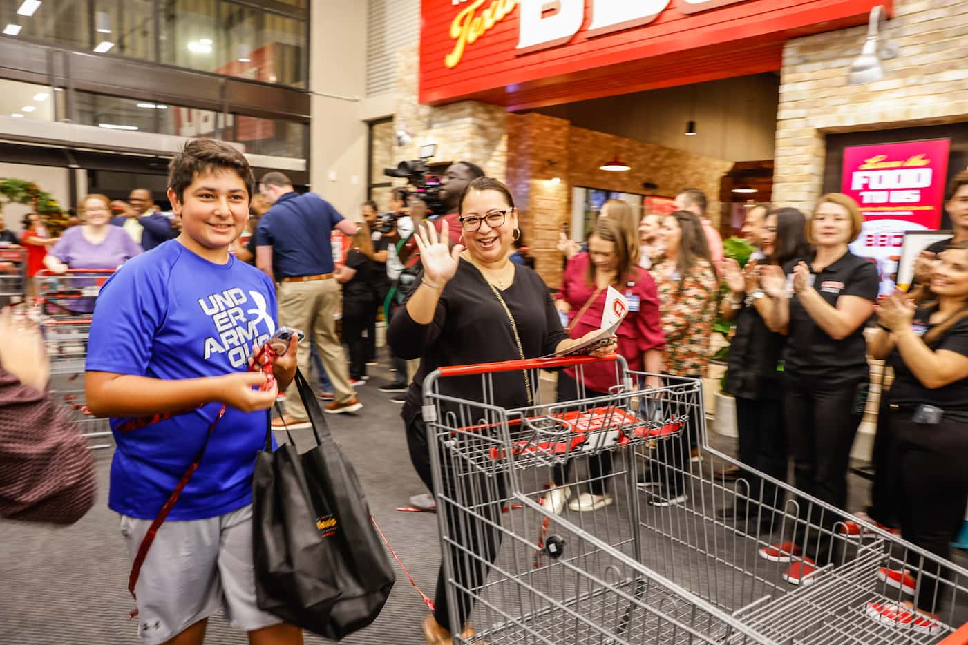 Dante and Claudia Tapia celebrate as they enter the new H-E-B.