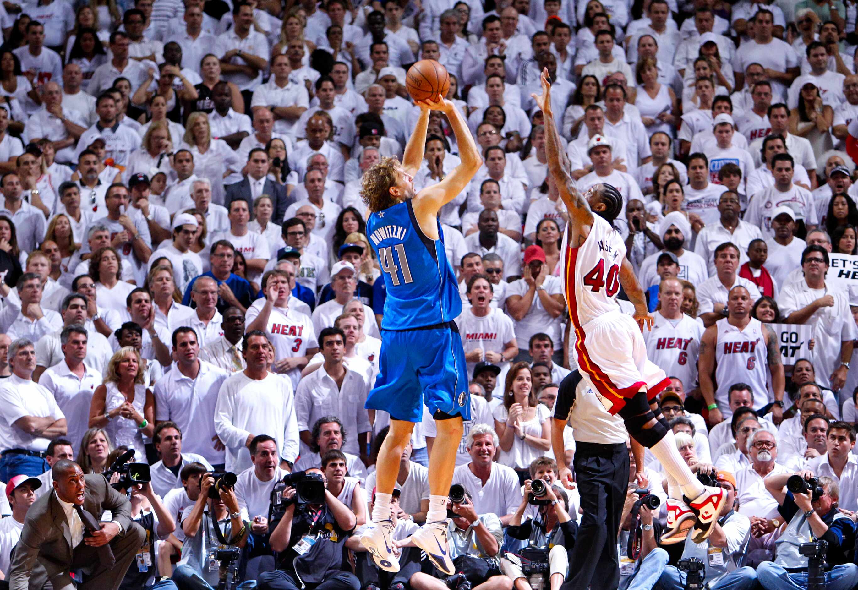 Dallas Mavericks power forward Dirk Nowitzki (41) puts up a jumper along the baseline late...