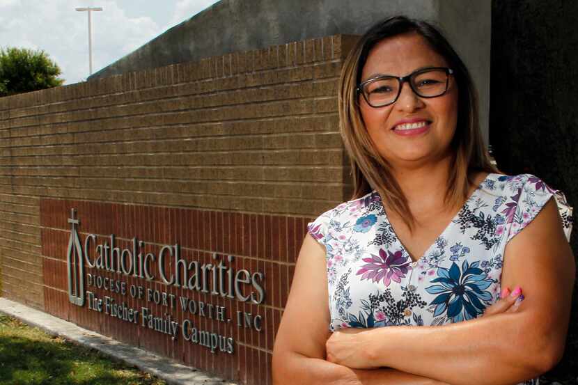 Adriana Ramírez, fotografiada al frente de Caridades Católicas Fort Worth el 29 de julio de...