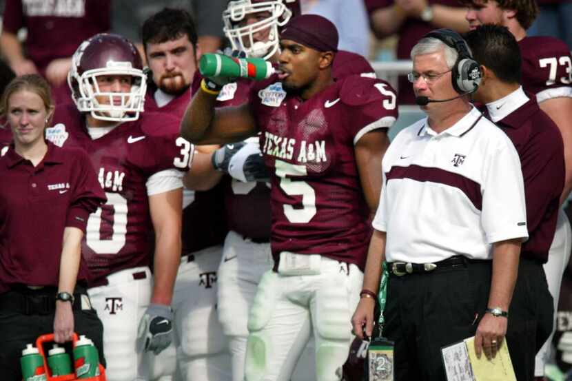 ORG XMIT: *S1883C993* Texas A&M coach Dennis Franchione (right) and team member Terrence...