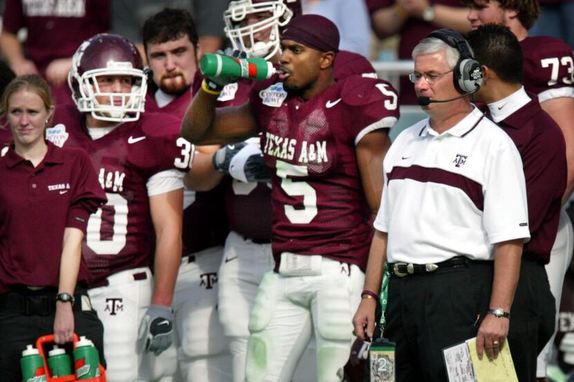 ORG XMIT: *S1883C993* Texas A&M coach Dennis Franchione (right) and team member Terrence...