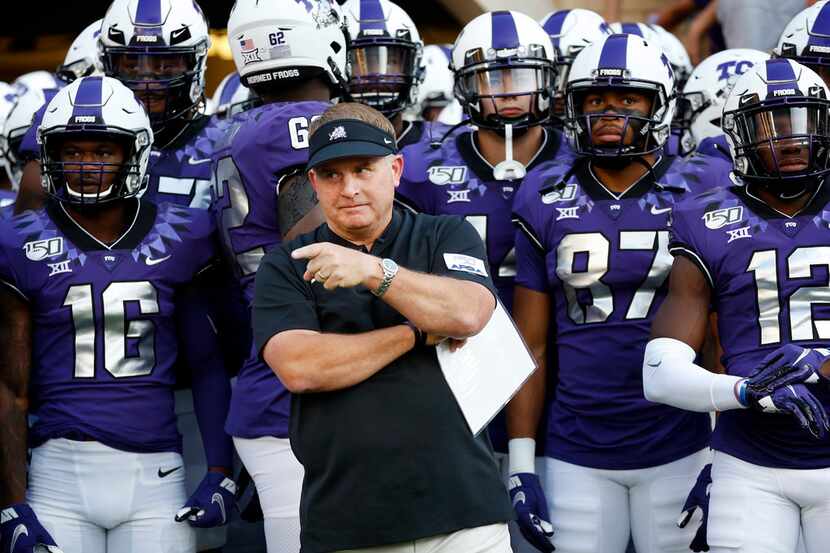 TCU Horned Frogs head coach Gary Patterson gathers his players at the tunnel before facing...