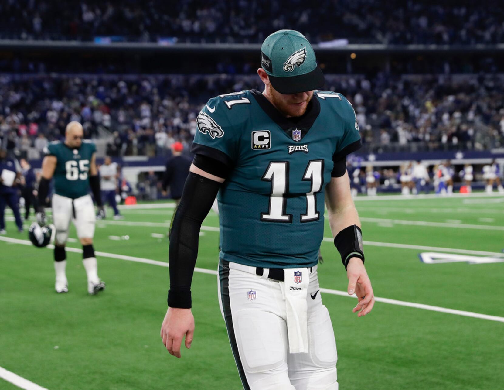 Nick Foles to start at QB for Eagles again; Carson Wentz not