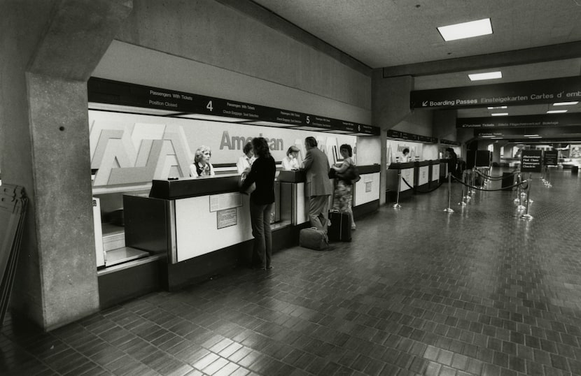 American Airlines employees greet passengers at DFW International Airport in 1981.