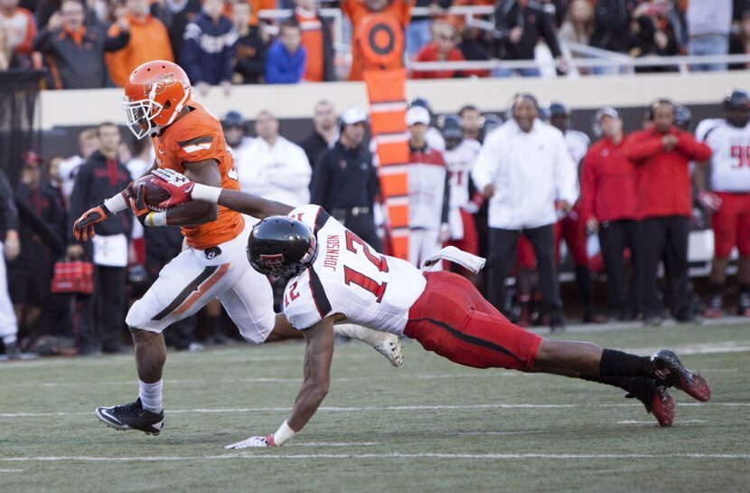 Nov 17, 2012; Stillwater OK, USA; Oklahoma State Cowboys running back Jeremy Smith (31) runs...