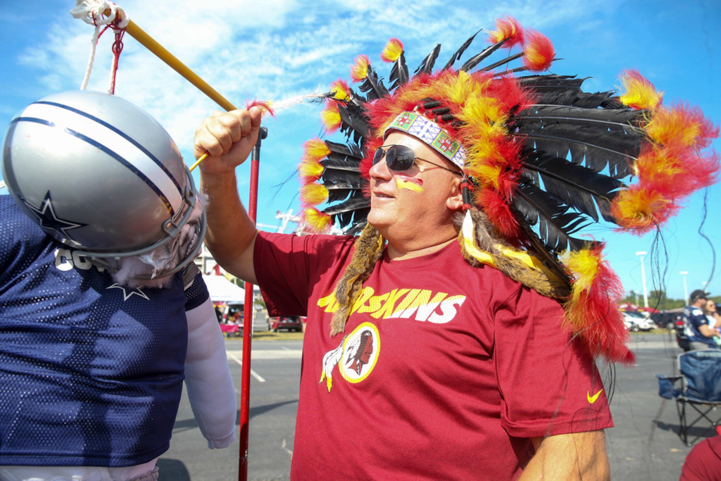 Photos: Redskins fans taunt Jerry Jones mannequin, Cowboys