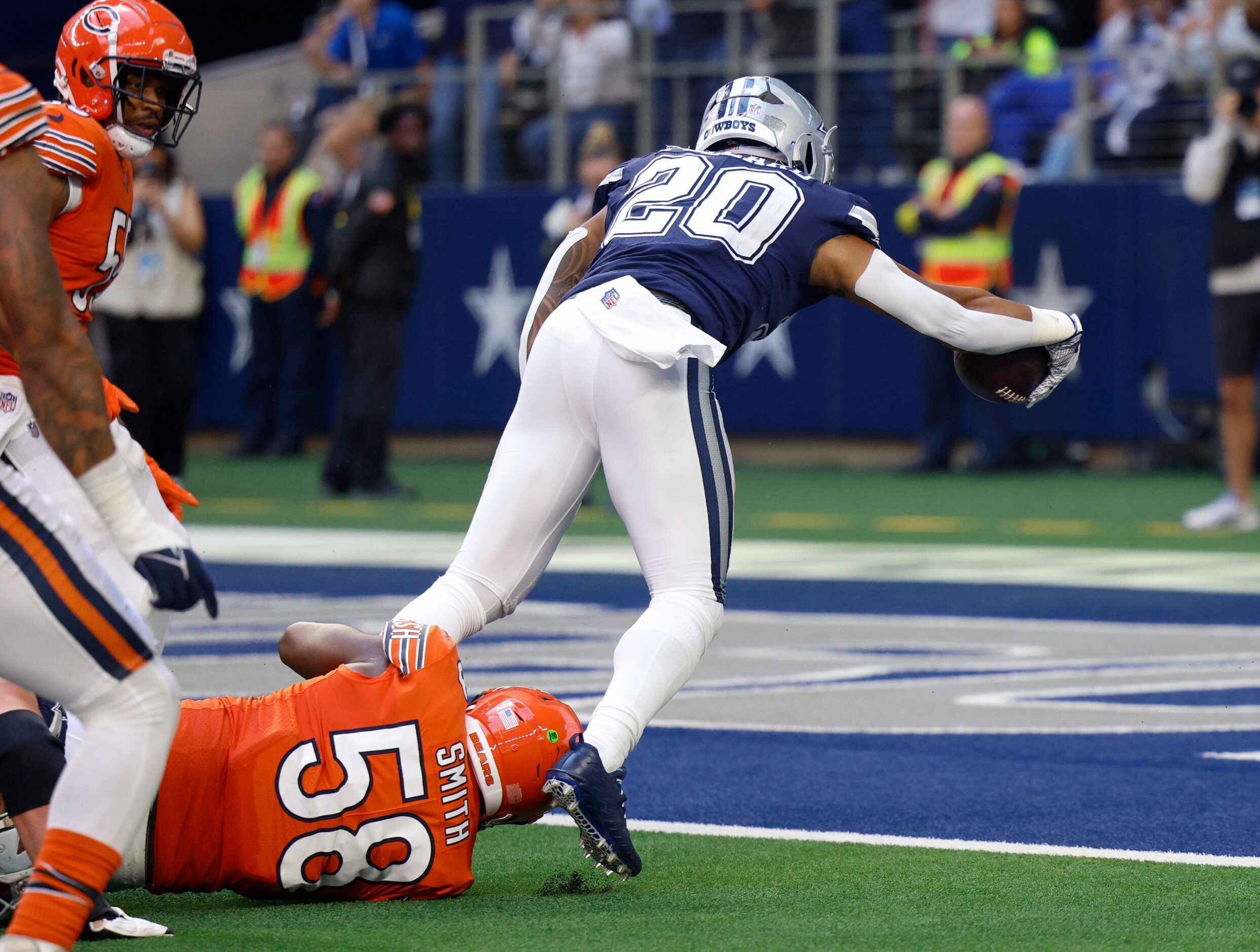 Dallas Cowboys running back Tony Pollard (20) scores a touchdown as Chicago Bears linebacker...