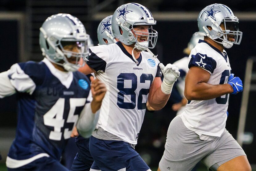 Dallas Cowboys tight end Jason Witten (82) runs with teammates Andrew Dowell (45) and Rico...