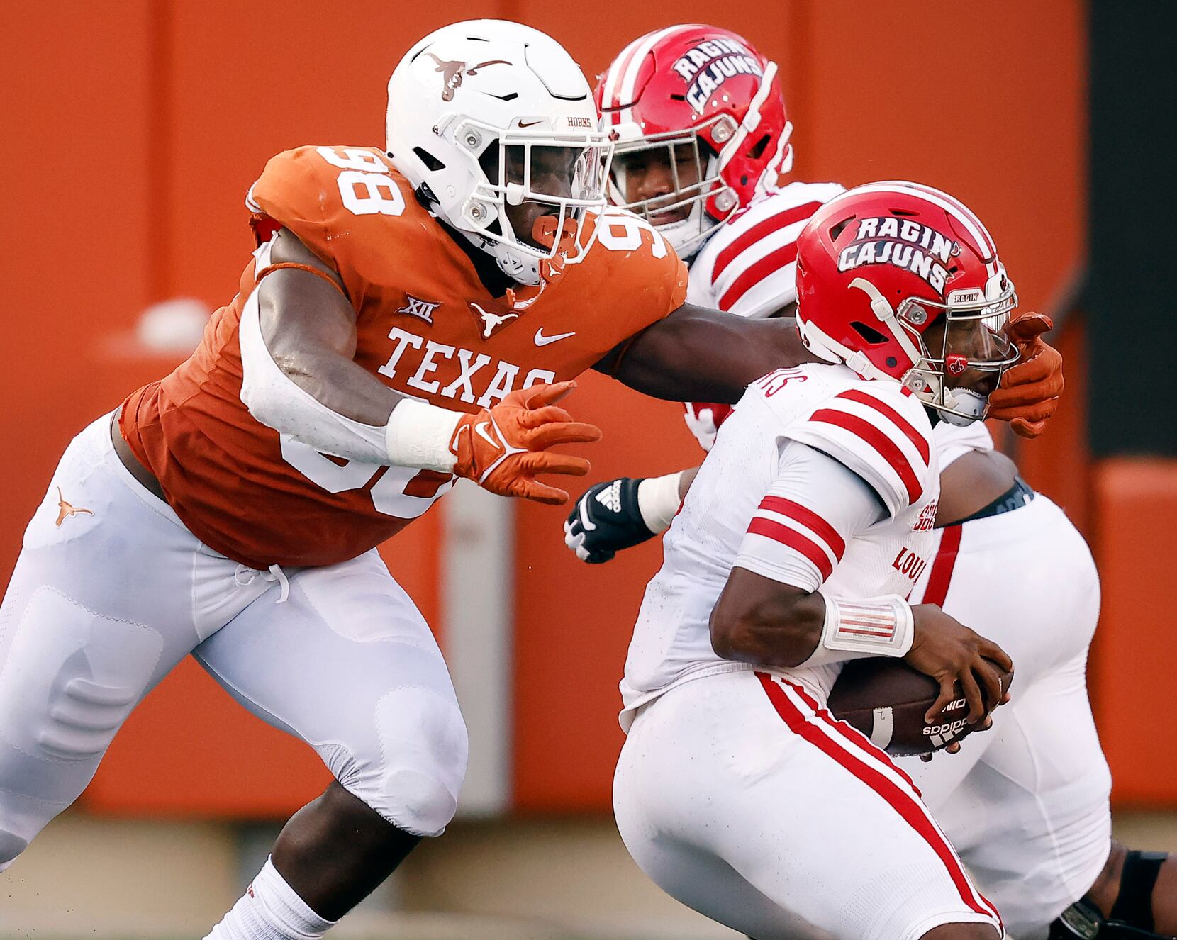 Texas' Moro Ojomo drafted by Philadelphia Eagles after long wait