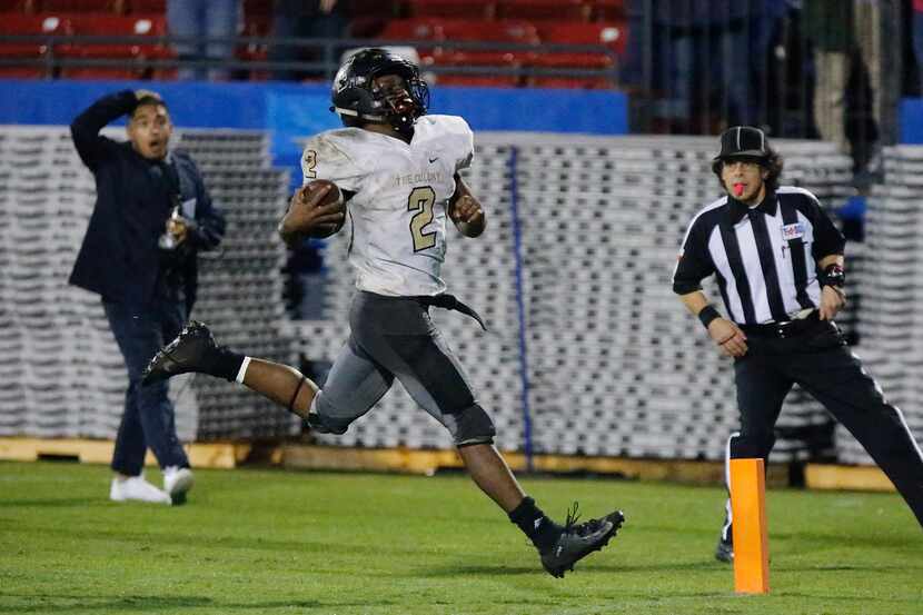 The Colony High School running back Myles Price (2) takes a lateral into the end zone for a...