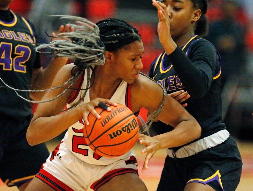 Cedar Hill High School forward Anzhane' Hutton (23) tries to get better position on...