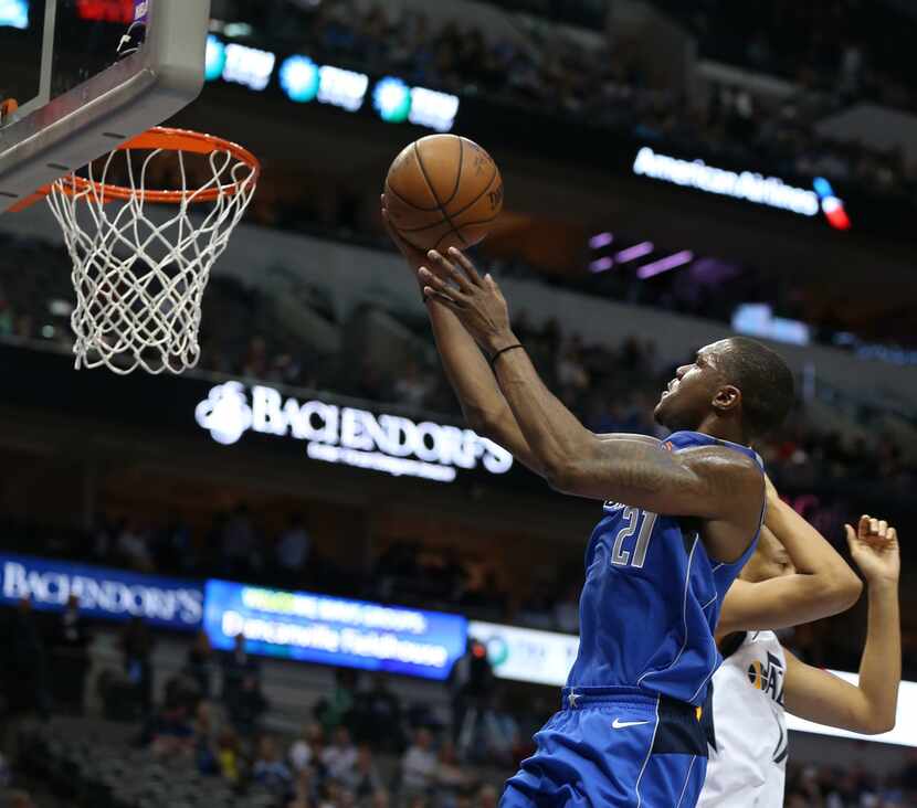 Dallas Mavericks forward Jalen Jones (21) drives the ball toward the basket against Utah...