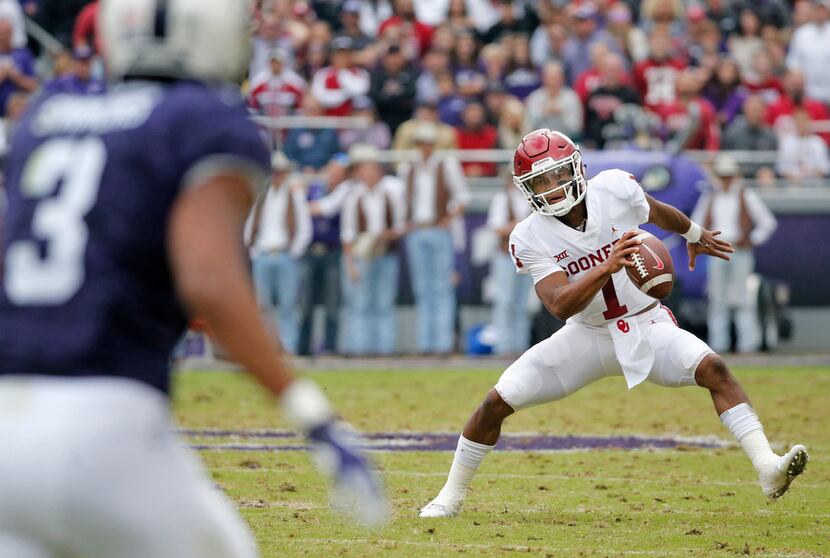 Oklahoma Sooners quarterback Kyler Murray (1) scrambles out of the pocket in the second...