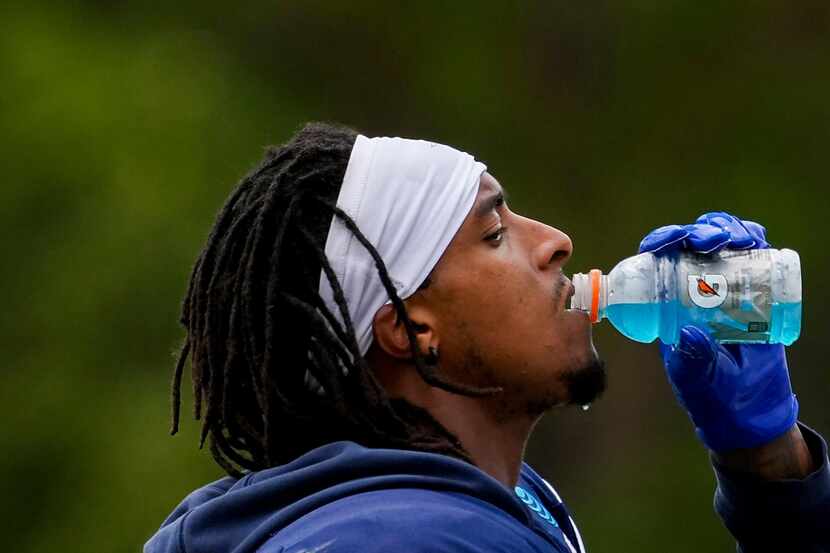 Dallas Cowboys safety Damontae Kazee drinks a Gatorade during a practice at training camp on...