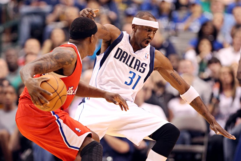 Dallas Mavericks shooting guard Jason Terry (31) draws the foul from Los Angeles Clippers...