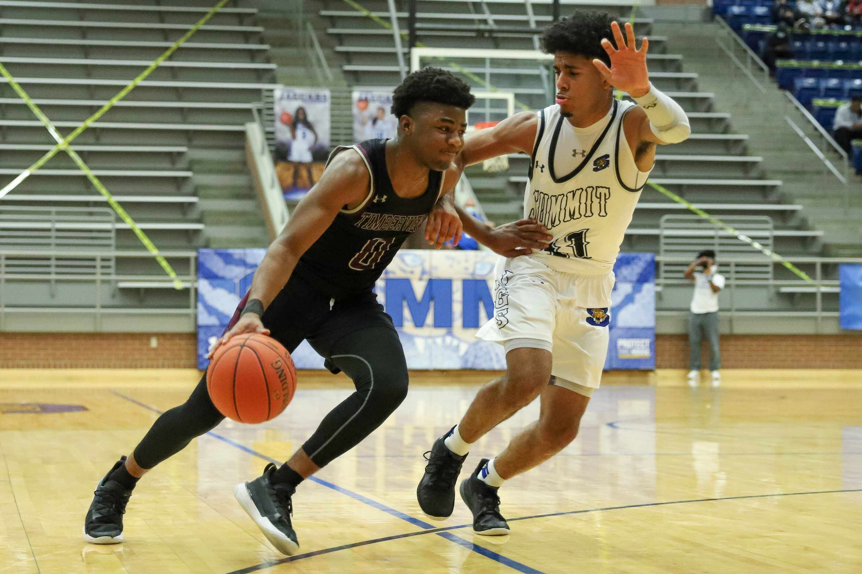 Mansfield Timberview guard Braylon Crosby (0) dribbles around Mansfield Summit guard Channon...