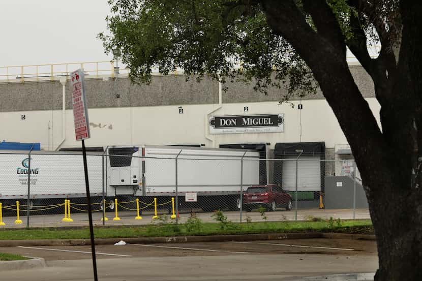 La planta de Don Miguel Foods ubicada en el noroeste de Dallas fue cerrada para limpieza...