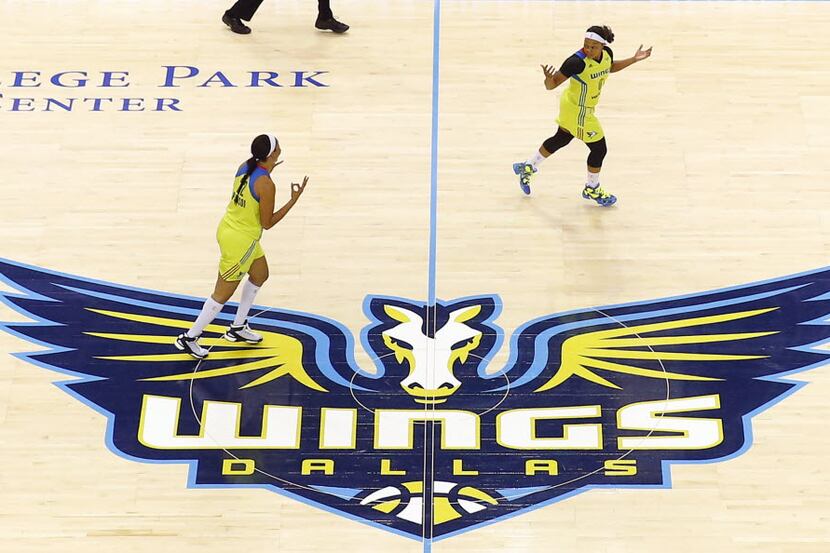 Dallas Wings guard Odyssey Sims (0, right) looks surprised after hitting a first quarter...