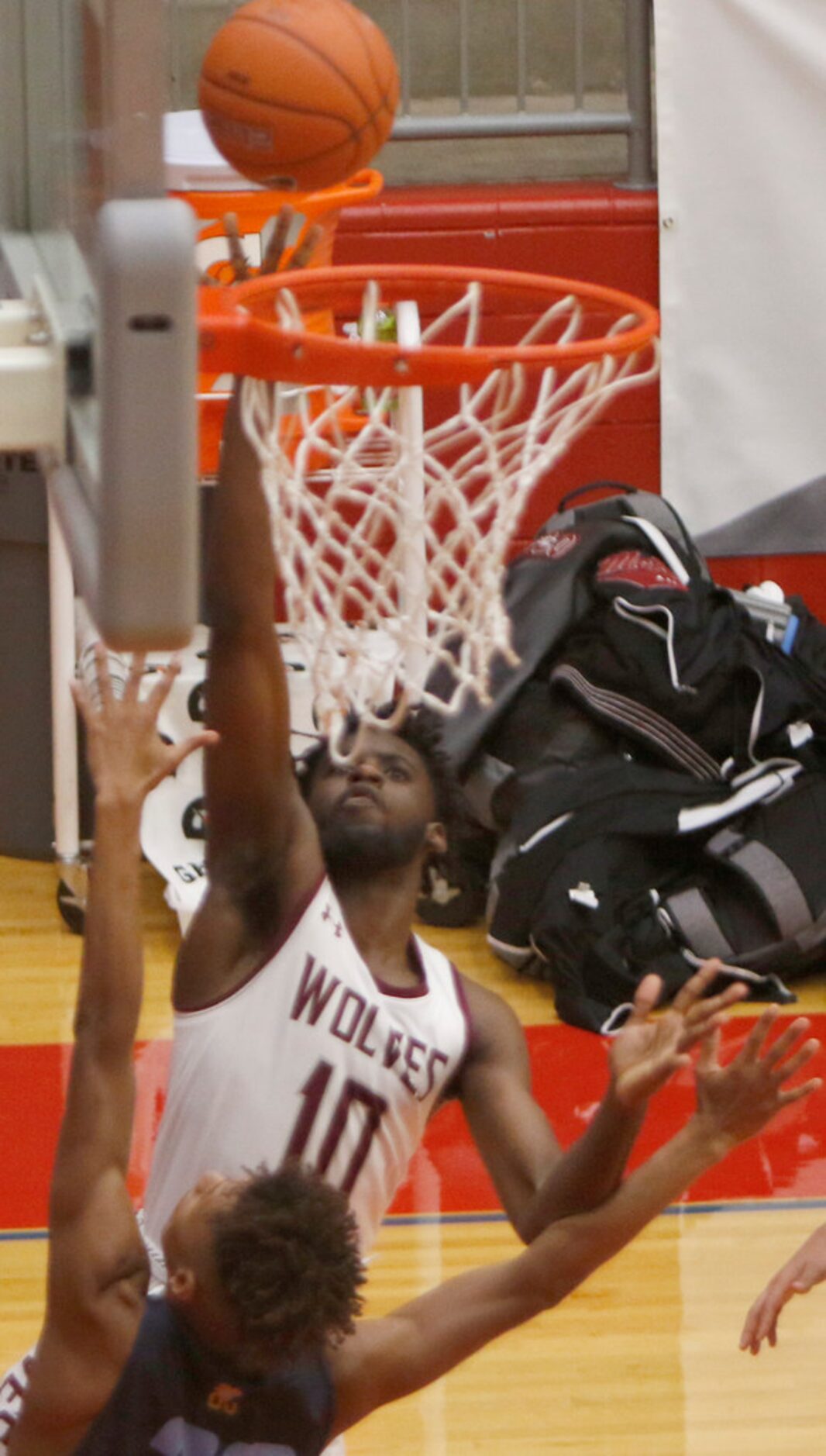 Mansfield Timberview senior Ahmad Richardson (10) puts up two of his 2nd half points as he...