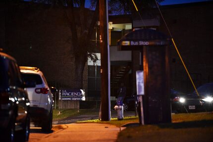 Los vecinos cuentan que el complejo La Hacienda queda muy oscuro en horas de la noche, en el...