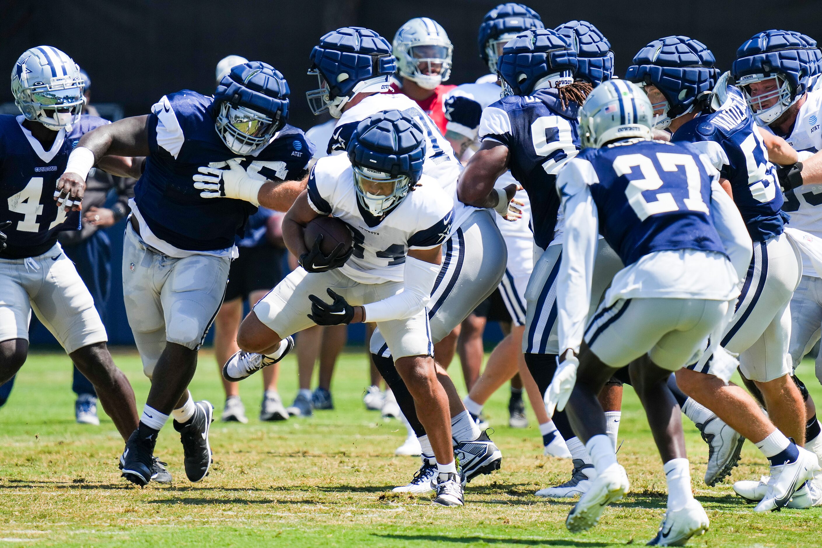 Dallas Cowboys running back Malik Davis (34) carries the ball during a training camp...