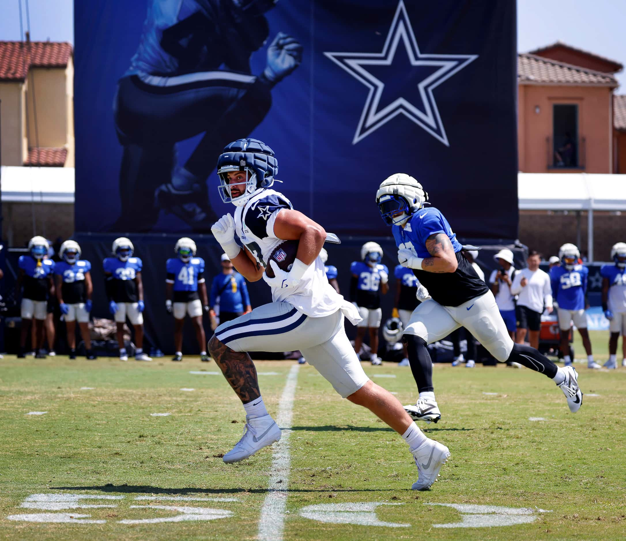 Dallas Cowboys tight end Jake Ferguson (87) makes a catch and run against the Los Angeles...