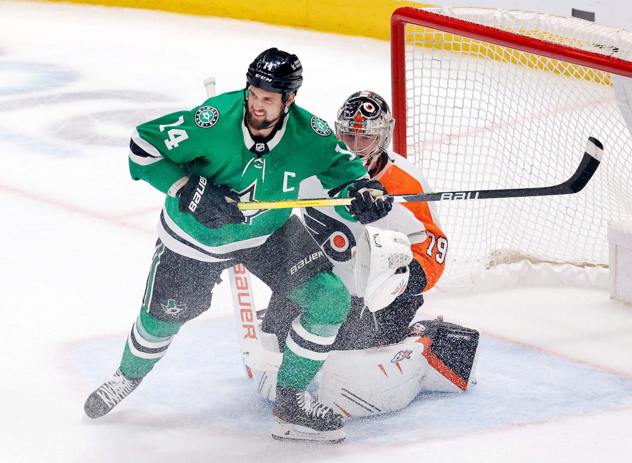 Is Carter Hart playing tonight against the Dallas Stars? Latest