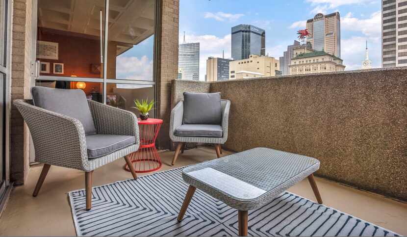 Apartments in Manor House have a front-row view of Dallas' skyline.