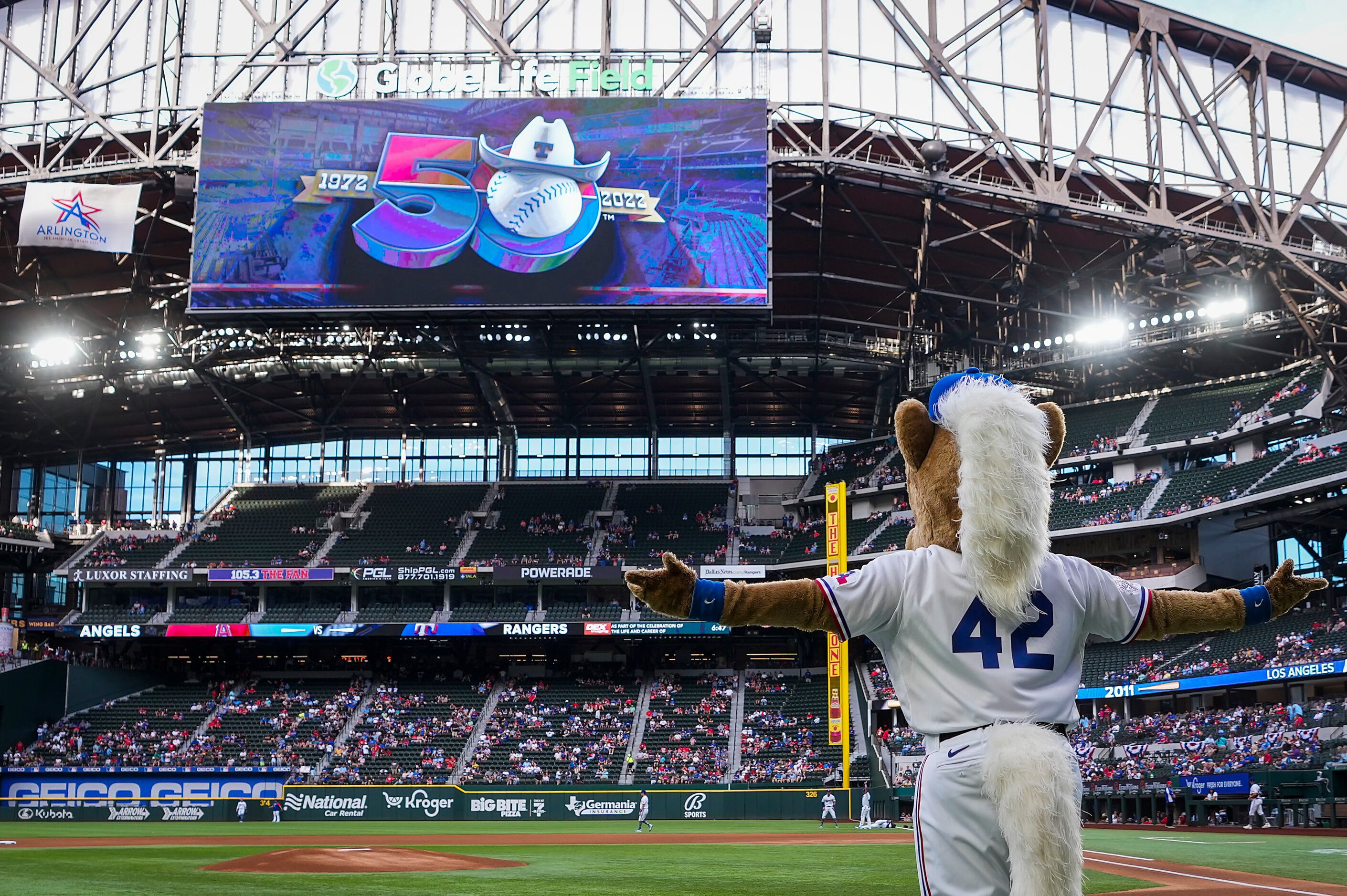 Photos: Let it fly! Opal Lee throws out the first pitch for the Rangers on Jackie  Robinson Day