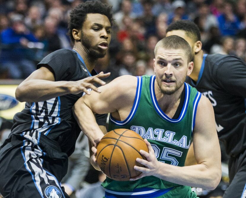 Dallas Mavericks forward Chandler Parsons (25) gets away from Minnesota Timberwolves guard...