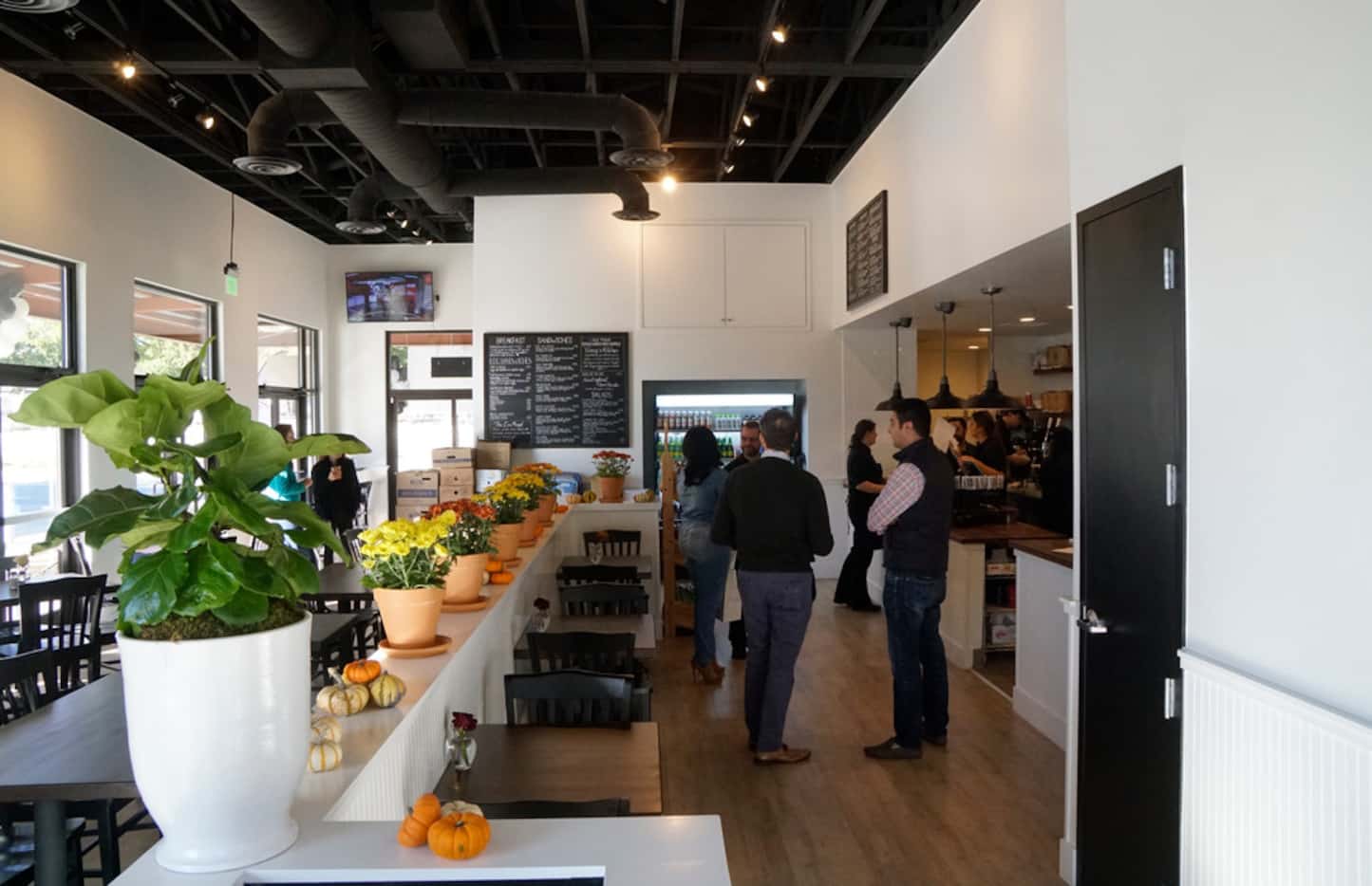Shayna's Place offers a fast-casual experience with a family vibe and nutritious offerings. 