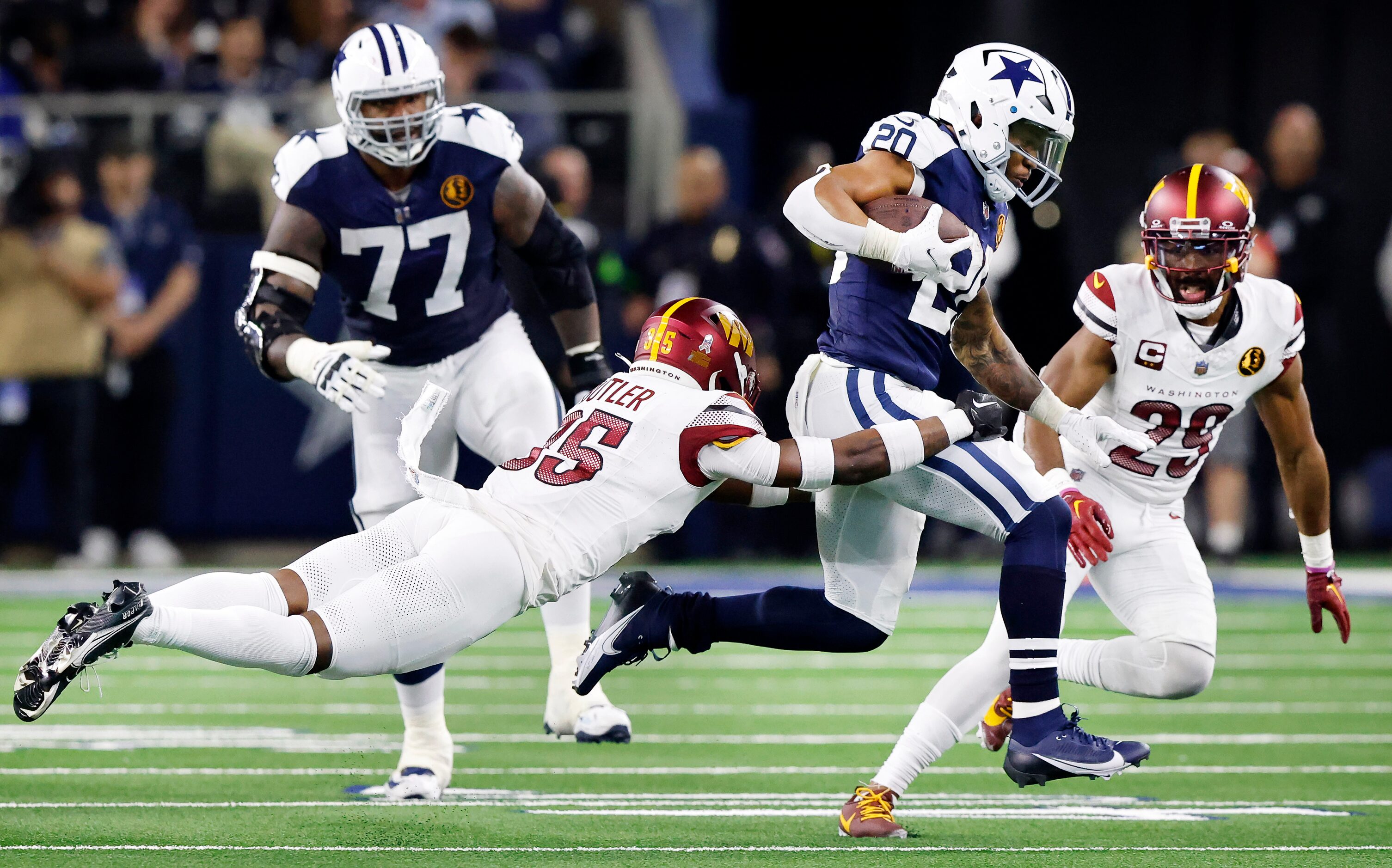 Dallas Cowboys running back Tony Pollard (20) breaks away from Washington Commanders safety...