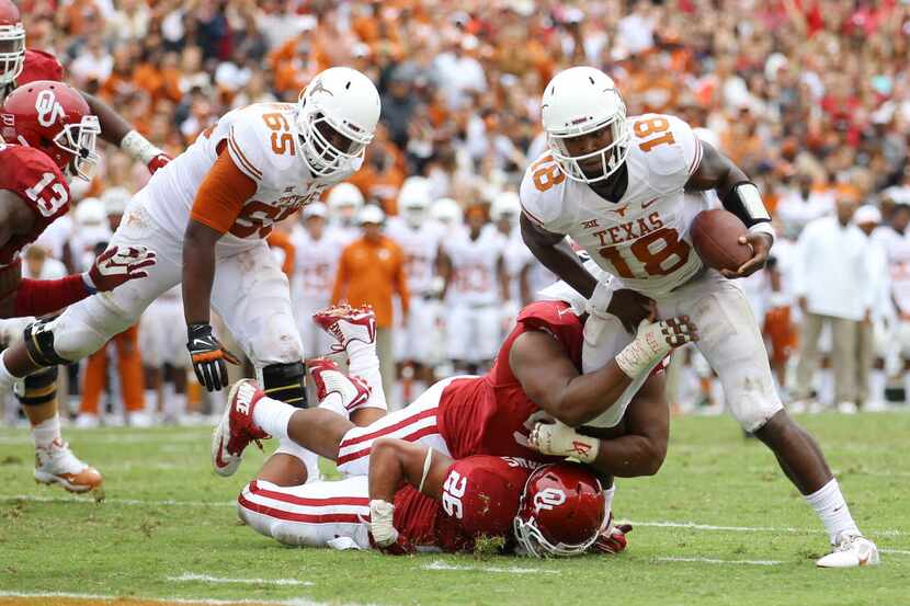 Texas Longhorns quarterback Tyrone Swoopes (18) is stopped on a failed two-point conversion...