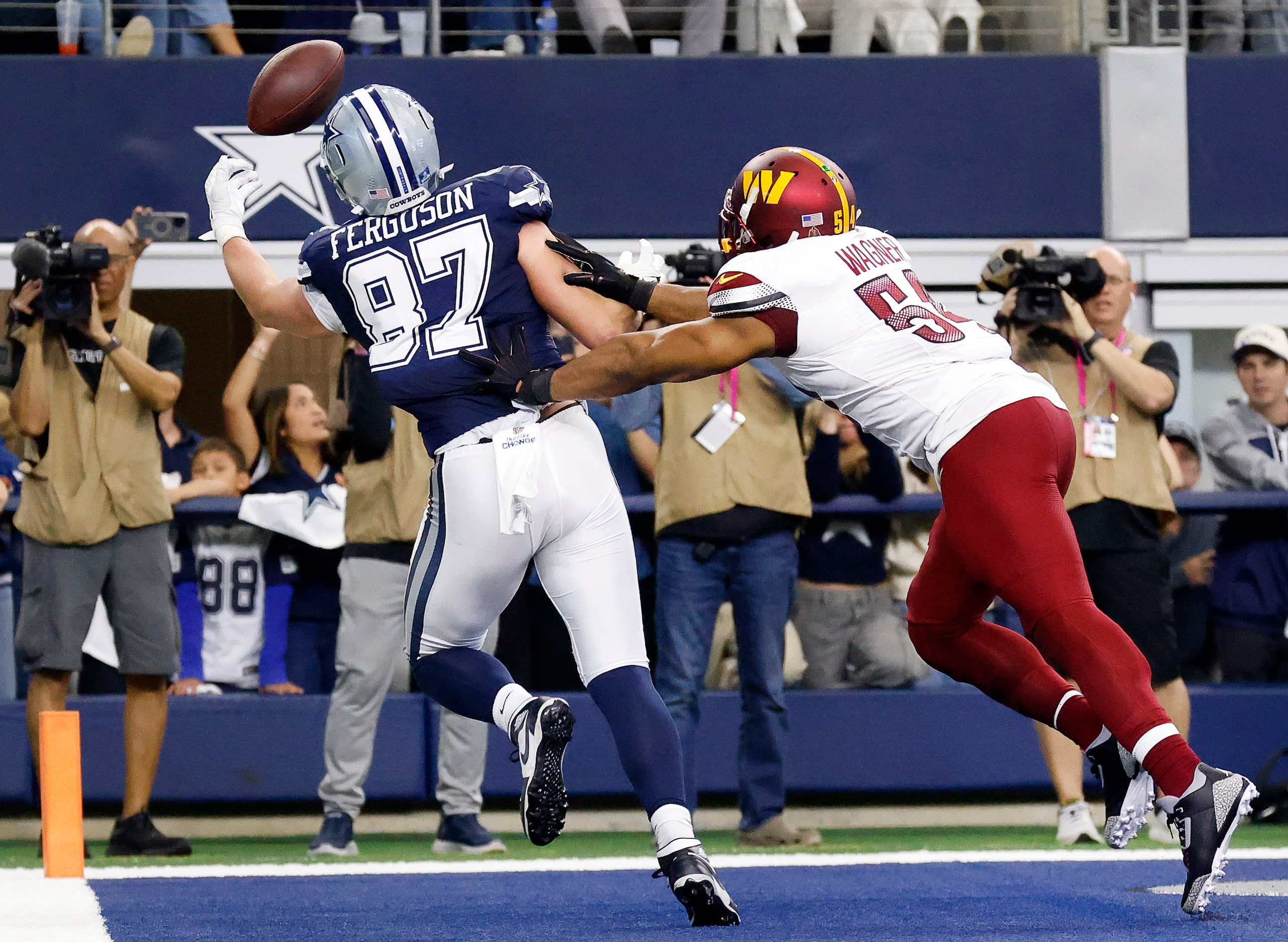 Dallas Cowboys tight end Jake Ferguson (87) pulls down a would-be touchdown catch against...