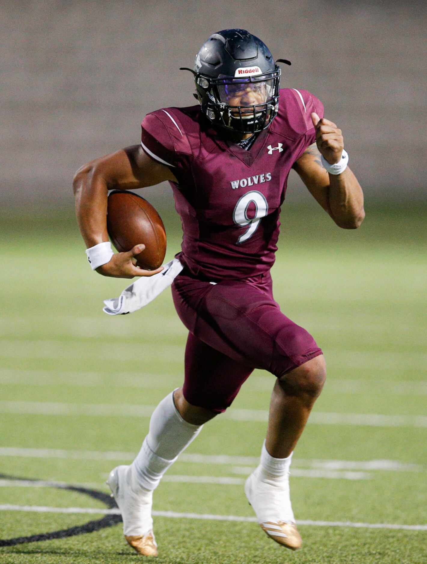 TXHSFB Mansfield Timberview senior quarterback Jaden Hullaby (9) carries the ball during the...