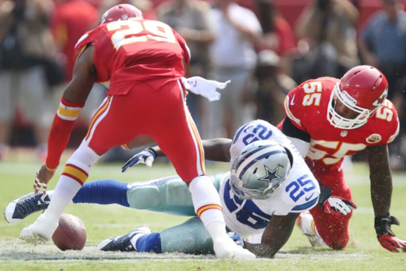 Kansas City Chiefs strong safety Eric Berry (29) moves in to recover a fumble by Dallas...