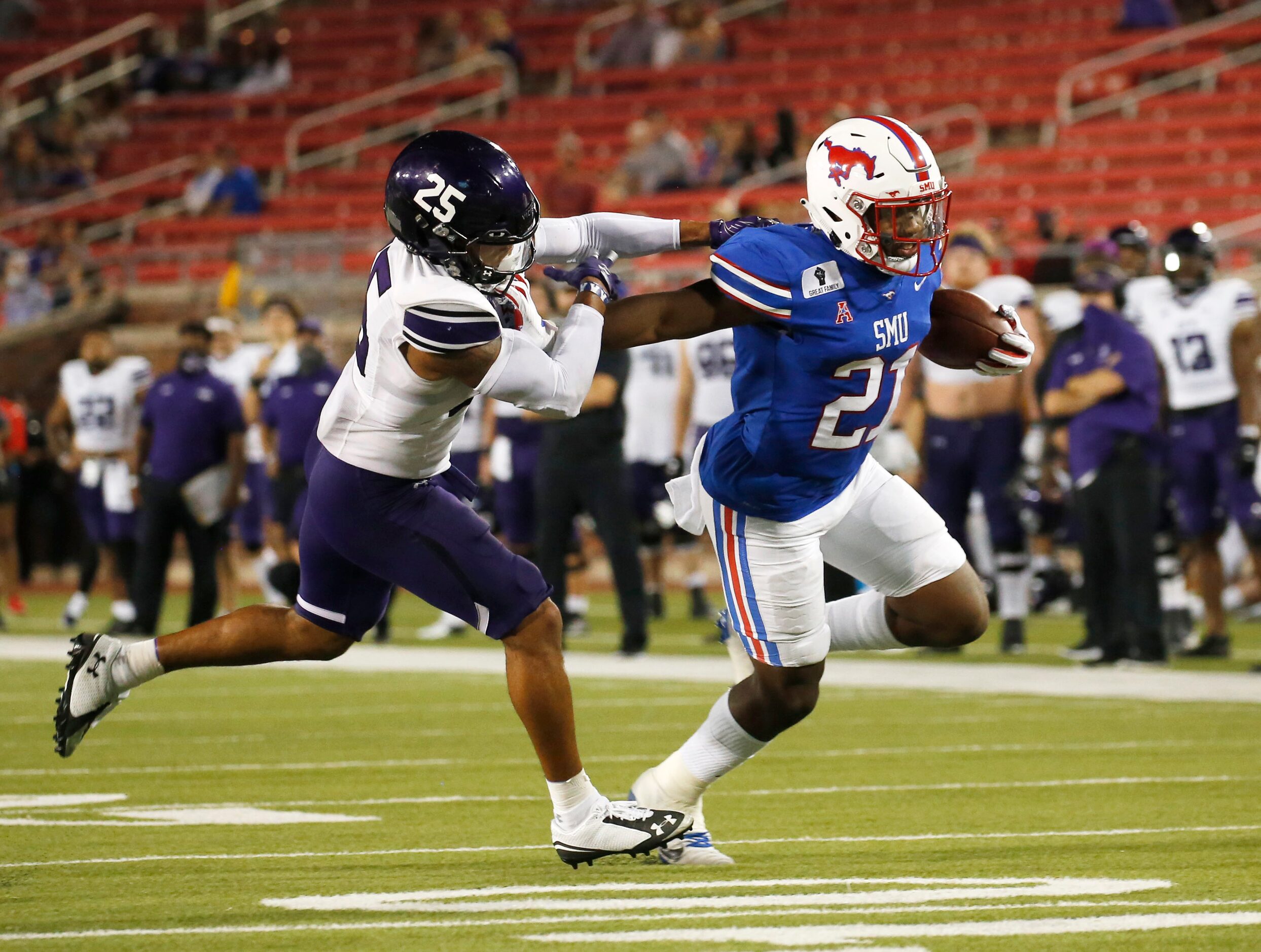 Southern Methodist Mustangs running back TaMerik Williams (21) stiff arms Stephen F. Austin...