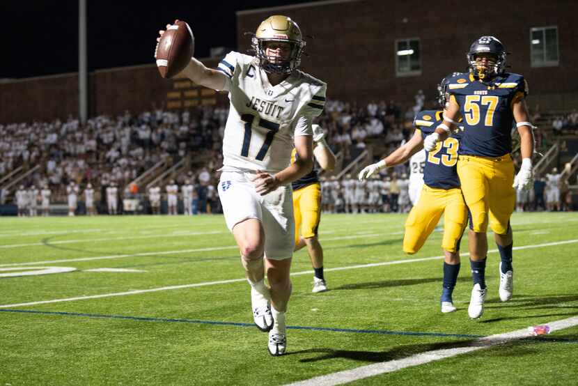 Jesuit senior quarterback Charlie Schmidt (17) runs into the end zone for a touchdown ahead...