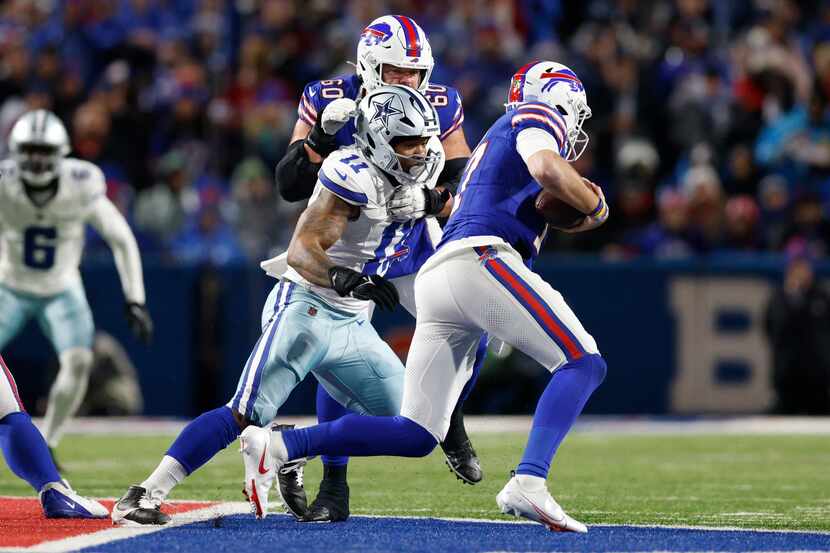 Buffalo Bills quarterback Josh Allen (17) avoids a tackle from Dallas Cowboys linebacker...