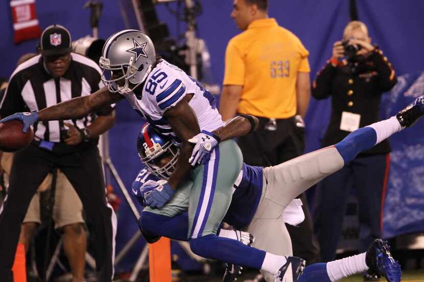 Dallas Cowboys wide receiver Kevin Ogletree (85) scores a 40-yard touchdown from Dallas...
